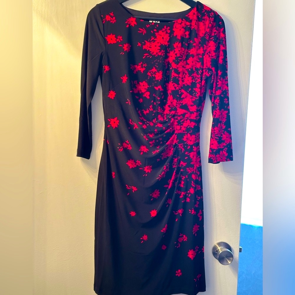 Women's wrap Floral-Print Dresss
So soft, it makes your body so sexy 😍size S/M